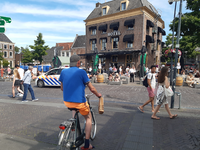 511 Het terras bij Las Rosas op het Rodetorenplein in Zwolle is weer open, 01-06-2020
