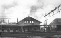 161791 Afbeelding van de brand in het N.S.-station Oldenzaal te Oldenzaal.
