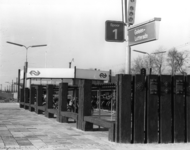 150308 Gezicht op de fietsenstalling (met bielsbouwsels) van het N.S.-station Geleen-Lutterade te Geleen. Op de ...