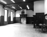 63663 Interieur van het pand Mariaplaats 14 (sociëteit De Vereeniging) te Utrecht: de zaal op de eerste verdieping van ...