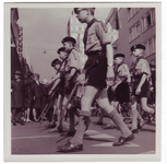 215 Optreden verkenners St. Jorisband in Heerlen., 04-05-1963.