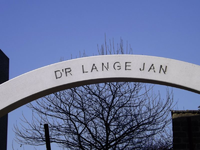 9731-3 Monument Lange Jan