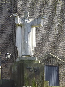 9720-2 Heilig Hartbeeld - Corneliusplein