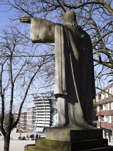 9720-5 Heilig Hartbeeld - Corneliusplein