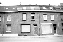 dorpstraat_484 Impressie van de oude woningen aan de Dorpstraat vanaf de hoek Poststraat tot aan de later gebouwde ...