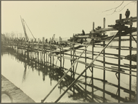 191 Het leggen van zinkers door de IJssel, nabij de spoorbrug., 01-01-1928 - 31-12-1928