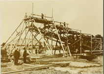 192 Het leggen van zinkers door de IJssel bij Deventer, ter hoogte van de spoorbrug en Kapjeswelle., 01-04-1941 - 19-11-1941