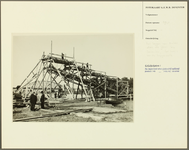 211 Het leggen van zinkers door de IJssel bij Deventer, ter hoogte van de Kapjeswelle., 01-04-1941 - 01-11-1941