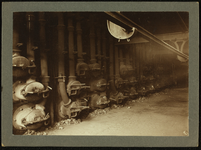 301 Horizontale retorten in oude stokerij van de gasfabriek aan de Raamstraat. Opgeheven in 1907., 01-01-1890 - 01-01-1910