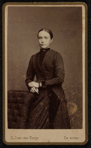 1820 -16 Portret van een vrouw., 01-01-1877 - 01-01-1898