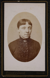 1820 -4 Portret van een vrouw. In ovaal., 01-01-1881 - 01-01-1904