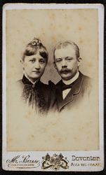 1821 -1 Portret van man en vrouw (echtpaar?). Vader en Moeder van het Weeshuis?, 01-01-1870 - 01-01-1894