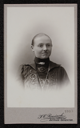 3666 -23 Portret van jonge vrouw., 01-01-1903 - 31-12-1903