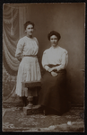 3666 -34 Portret van Sjuwke Maria (02-12-1894) en Non (Johanna Margaretha, 14-08-1890) Birnie., 01-01-1906 - 01-01-1908