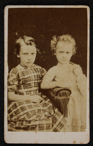3666 -57 Portret van twee meisjes., 01-01-1873 - 01-01-1891