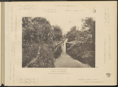 5100 -0058 Een aquaduct in de irrigatiewerken van Dampar met daarnaast een voetpad, 1894 - 1909