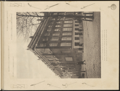 5100 -0097 Straatbeeld met kantoor en pakhuizen van de firma A. van Hoboken & Co, 1900 - 1909