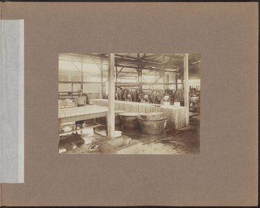 5102 -0011 Interieur van het bedrijfsgebouw voor de rubberbereiding van de onderneming Kendeng Lemboe, 1915-01-01 - ...