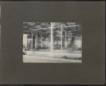 5103 -0004 Interieur van het bedrijfsgebouw voor de koffieverwerking van de onderneming Kendeng Lemboe, 1915-01-01 - ...