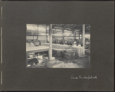 5103 -0010 Interieur van het bedrijfsgebouw voor de rubberbereiding van de onderneming Kendeng Lemboe, 1915-01-01 - ...