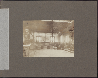 5105 -0011 Bajoe Kidoel. Interieur van de rubberfabriek van Bedjong, 1915-01-01 - 1915-12-31