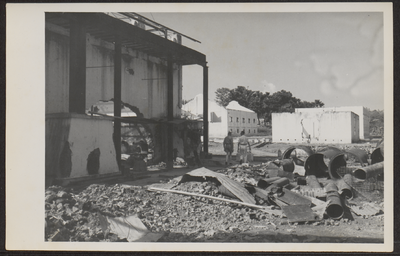 5114 -0005 Gezicht op de beschadigde gebouwen op de onderneming Dampar/Renes, 1947-10-01 - 1948-05-31