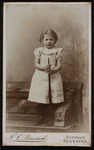 357 Carte-de-visite van meisje, Antonia Catharina Besier (1894-1989)., 1900-01-01