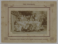 4004 Klassenfoto van School C / Brinkpoortschool uit 1912 met lerares.Foto uit persoonlijk archief P. Stuitje (ID ...