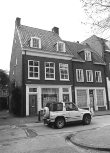 10735 21: Fotografie M. Binnendijk (blijkt a 1994 genummerd te zijn: 22). Gebouwd 1953 voor C.v.d. Vegt (arch. G. ...