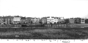 11358 Welle gezien vanaf de overzijde van de IJssel., 1959-01-01
