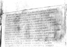 17116 Oorlogsmonument te Markelo met de namen van de in de oorlog omgekomen Deventer verzetslieden. Het monument staat ...