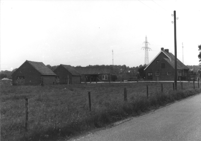 17864 Boerderij bij Groot Douwel., 1979-06-01