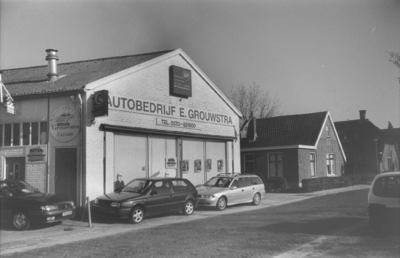 17994 Autobedrijf Grouwstra. Oorspronkelijk garage van Piet Verwoolde, gebouwd omstreeks 1958., 2001-03-01