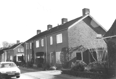 18000 Blok van drie woningen, gebouwd in 1966., 2001-03-01