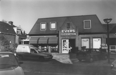 18012 Boekhandel - drukkerij Evers. Winkel - bedrijfspand gebouwd in 1988. Oorspronkelijk stond op deze plaats het ...