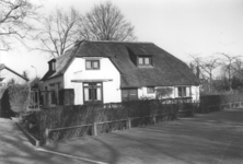 18029 Katerstede Spekbroek. Boerderij gebouwd begin 1800. Nu verbouwd tot twee woningen, 2001-03-01