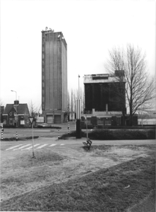 2381 Silo's van de coöperatieve Op- en Overslag Deventer- Lochem (CDL). Lage silo: gebouwd 1924 voor A. J. Lammers ...