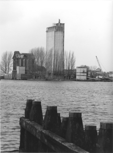 2382 Silo's van de coöperatieve Op- en Overslag Deventer- Lochem (CDL). Lage silo: gebouwd 1924 voor A. J. Lammers ...