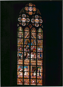 3409 Broederenkerk. Vóór restauratie. Gebrandschilderd raam in de zuidelijke wand. Gebrandschilderd raam= ...