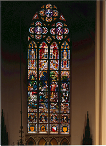 3411 Broederenkerk. Vóór restauratie. Gebrandschilderd raam. Willibrordusglas vervaardigd door fa. Nicolas (Roermond). ...