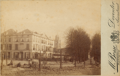 8340 Onder de Linden gezien vanaf Kapjeswelle. In 1884 werd de straat Onder de Linden verlengd naar de Kapjeswelle. Aan ...