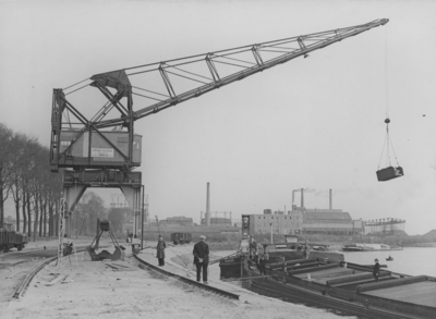9330 Kraan overslagbedrijf aan het Pothoofd (3 tons, 21 meter zwaai), 1920-01-01