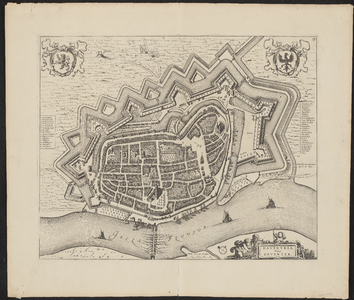 78 geen Kopergravure vestingstad Deventer. Gedetailleerde plattegrond met straten, huizen, bastions. Linksboven wapen ...