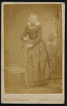 102 -12 Portret van een vrouw., 1868-01-01