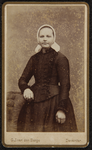 102 -13 Portret van een vrouw., 1877-01-01