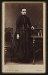 102 -32 Portret van een vrouw., 1877-01-01