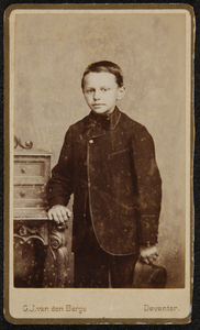 102 -40 Portret van een kind (jongen)., 1877-01-01