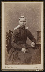 102 -41 Portret van een vrouw., 1877-01-01