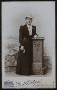 108 -18 Portret van een vrouw., 1890-01-01