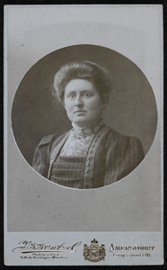 108 -29 Portret van een vrouw. In cirkel., 1900-01-01
